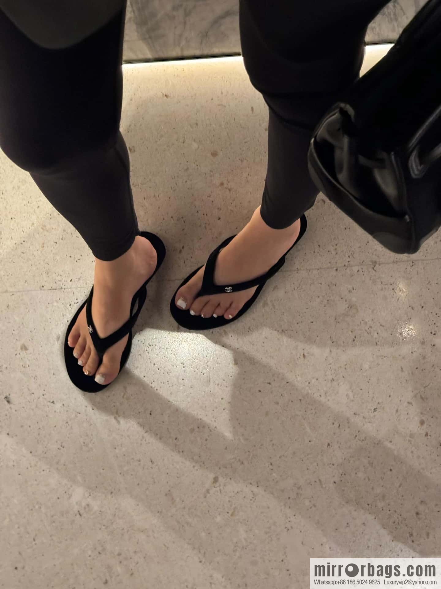 CHANEL Xiaoxiang spring and summer velvet, double C rhinestone buckle flip-flop slippers