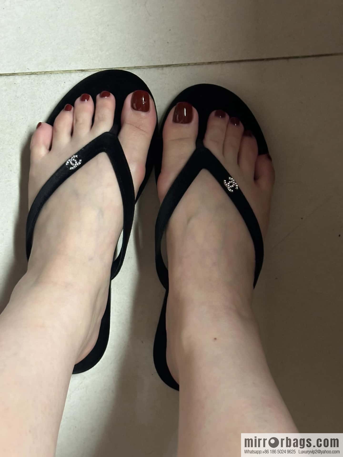CHANEL Xiaoxiang spring and summer velvet, double C rhinestone buckle flip-flop slippers