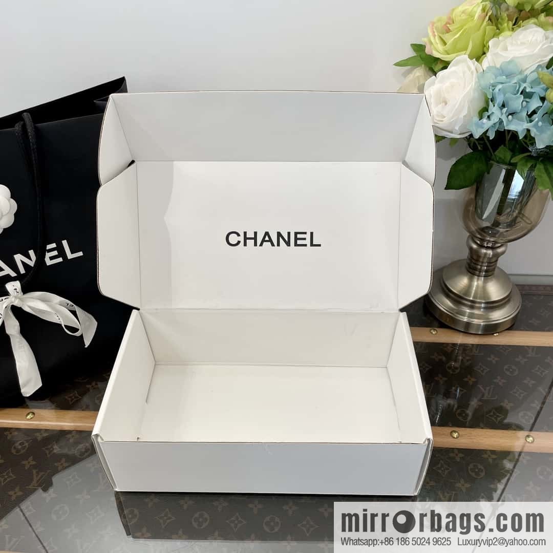 CHANEL Xiaoxiang spring and summer velvet, double C rhinestone buckle flip-flop slippers