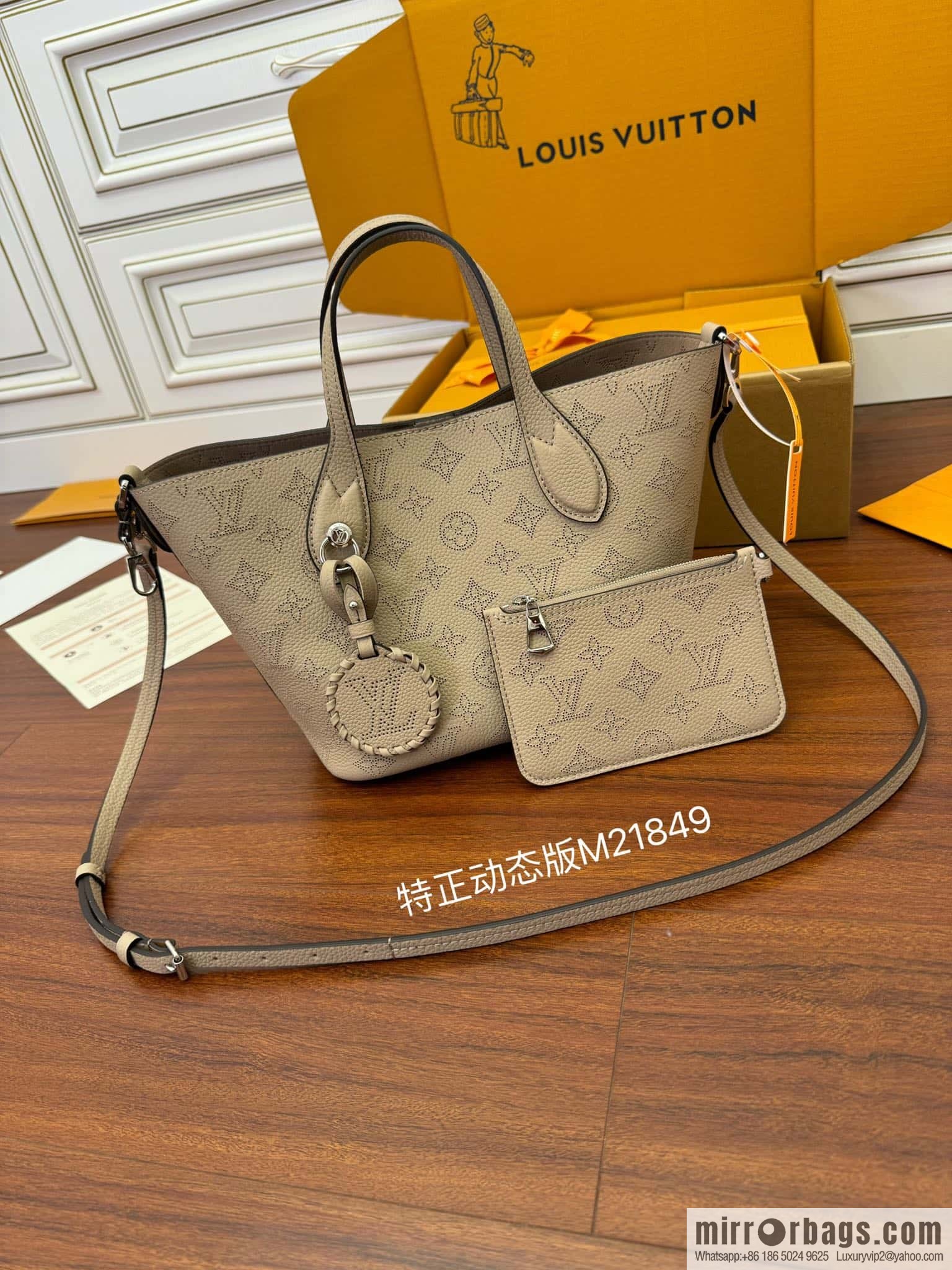 LV M21849 BLOSSOM Small handbag