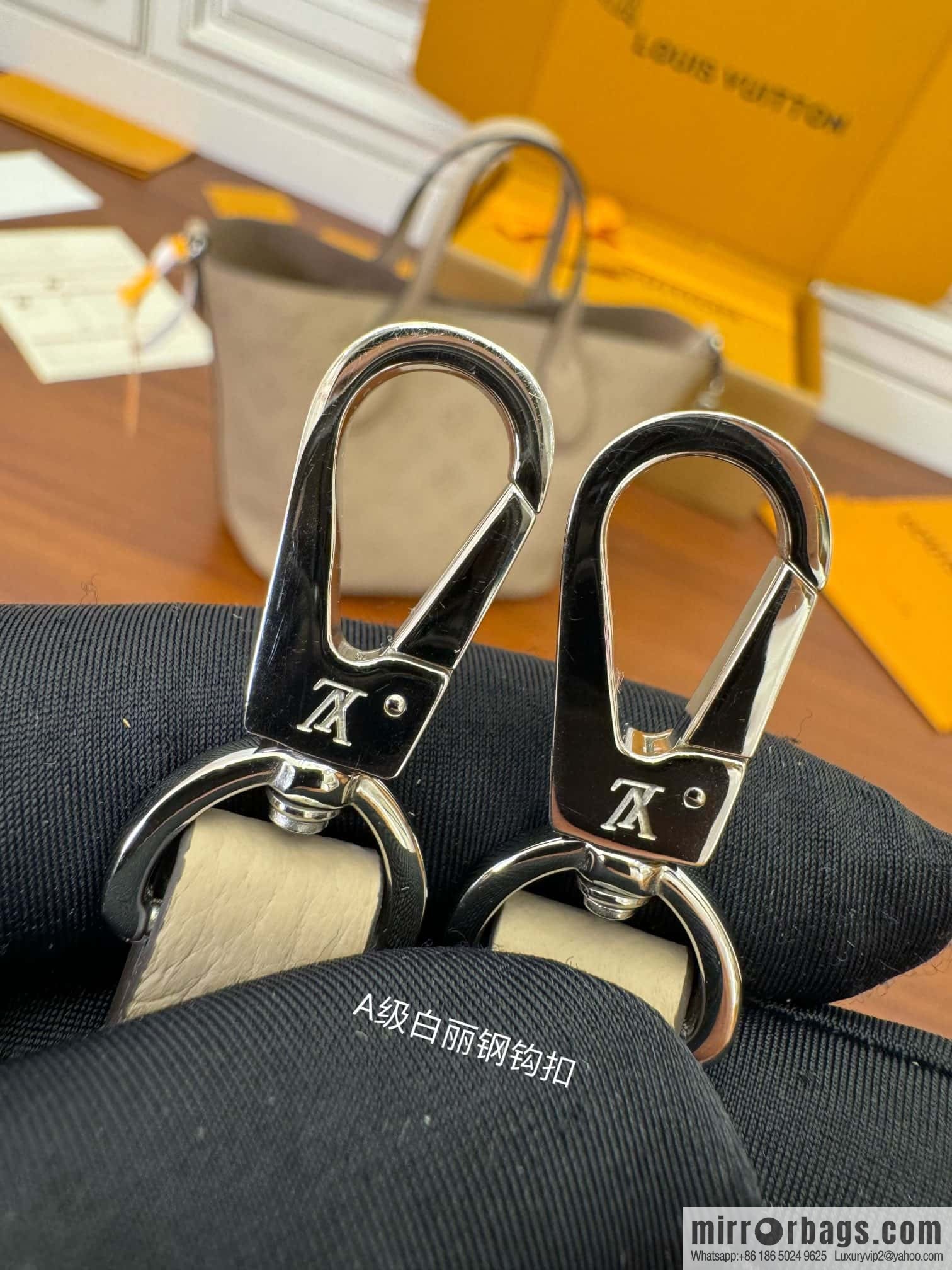 LV M21849 BLOSSOM Small handbag