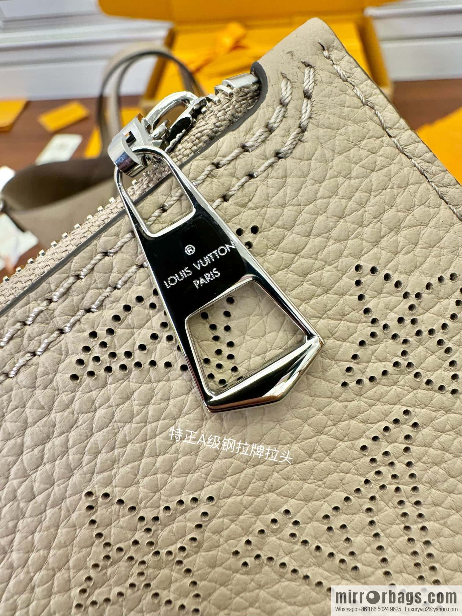 LV M21849 BLOSSOM Small handbag