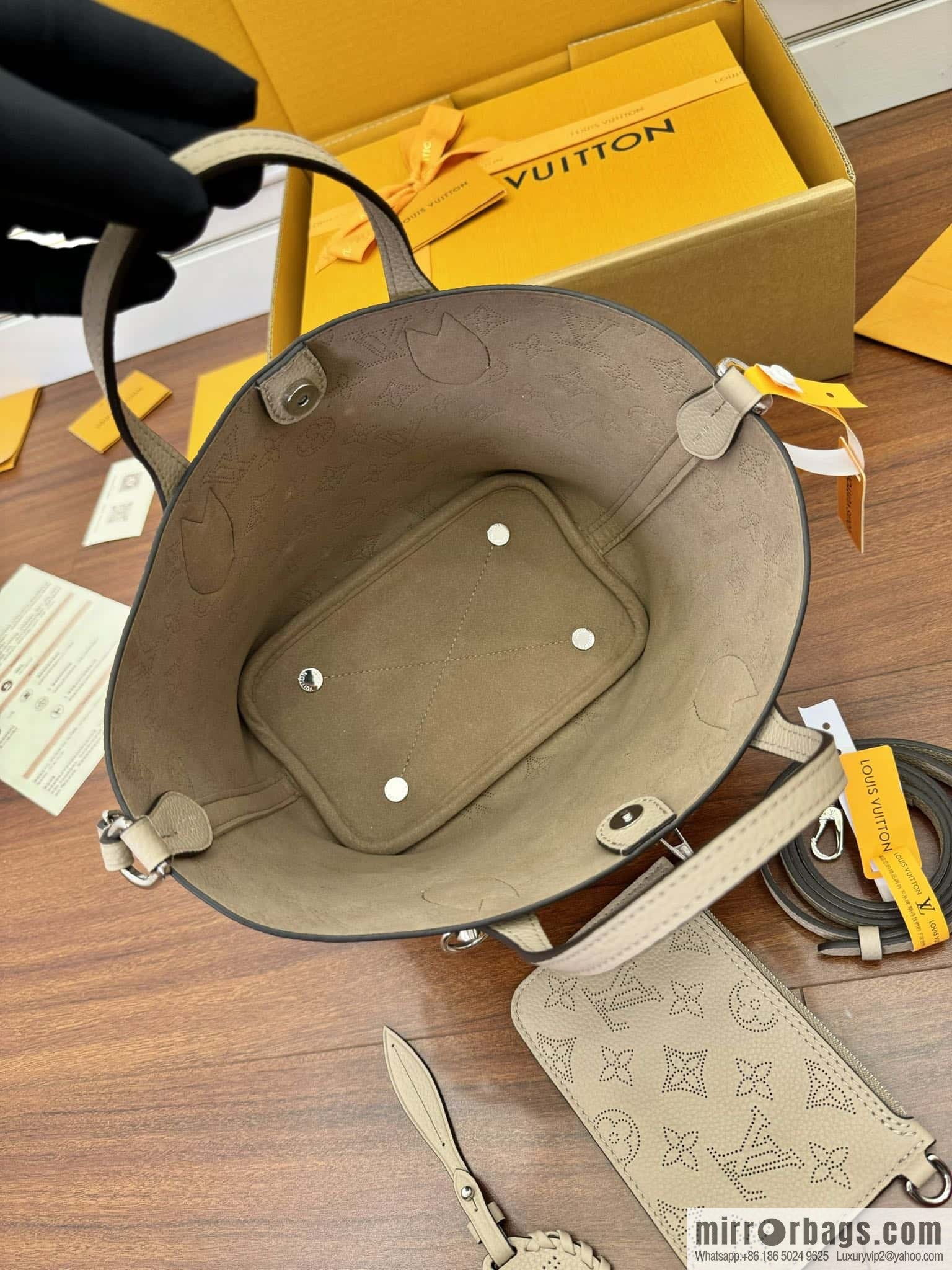 LV M21849 BLOSSOM Small handbag
