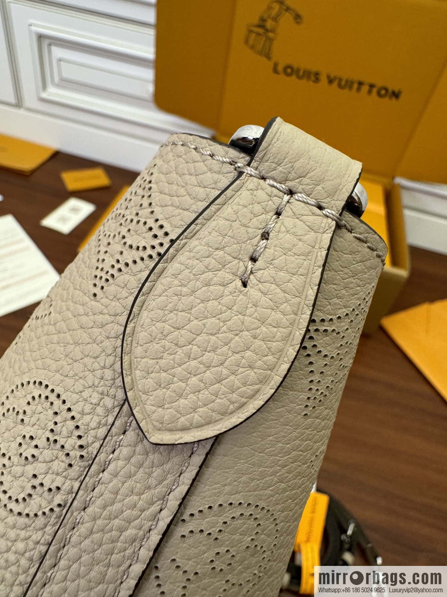 LV M21849 BLOSSOM Small handbag