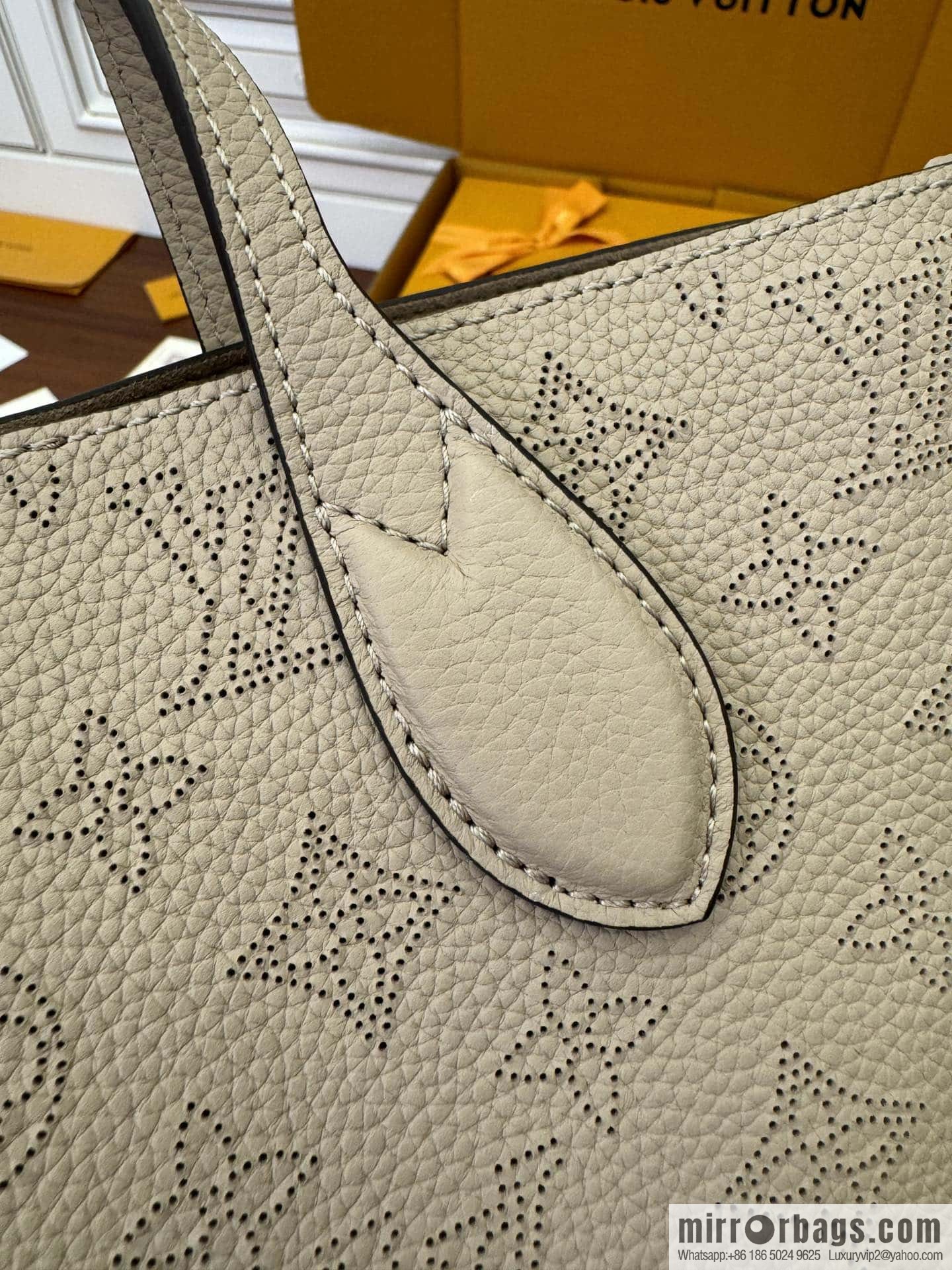LV M21849 BLOSSOM Small handbag