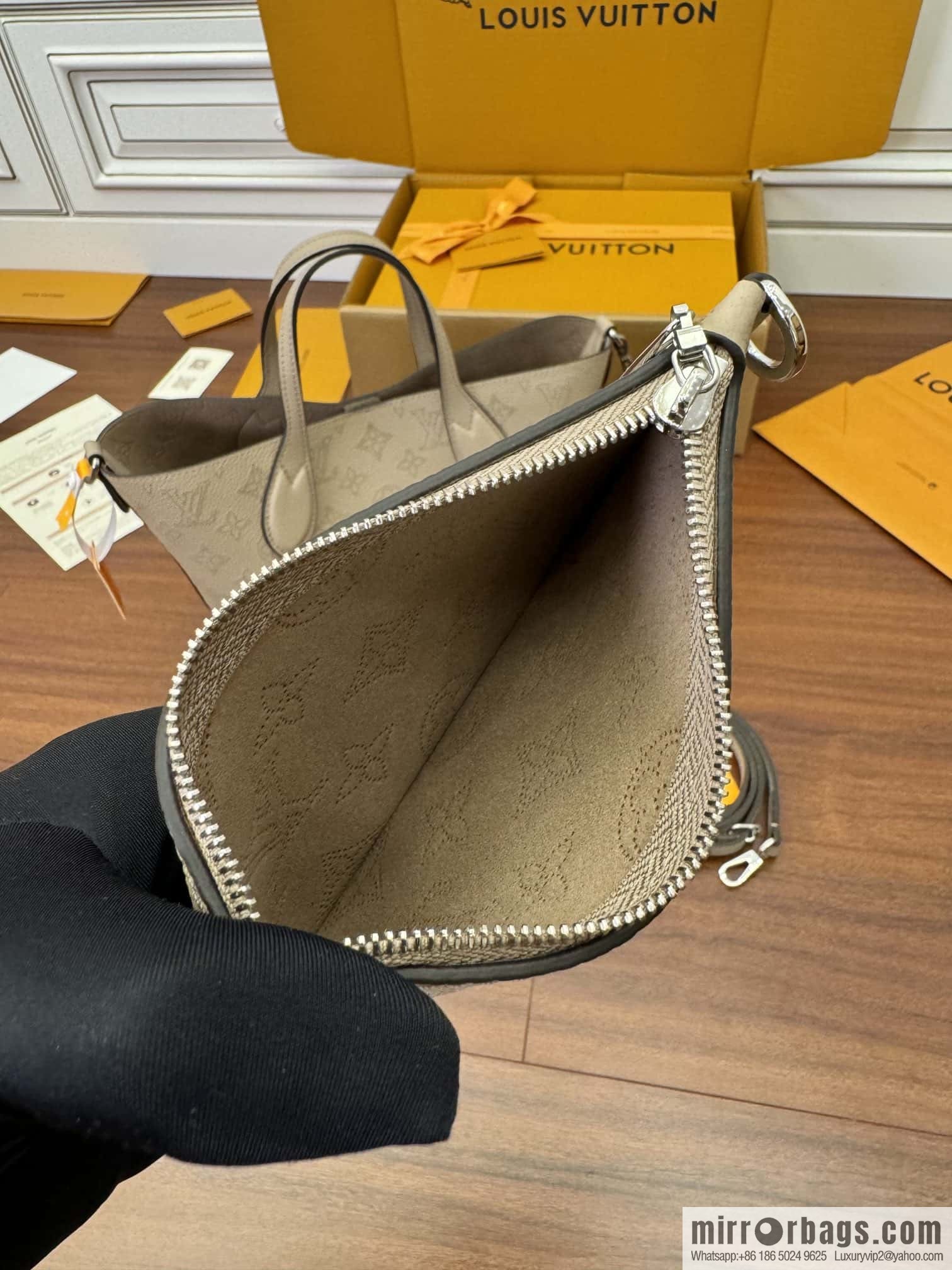 LV M21849 BLOSSOM Small handbag