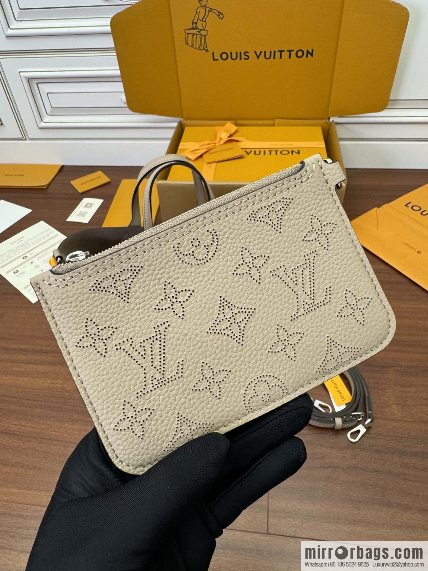 LV M21849 BLOSSOM Small handbag