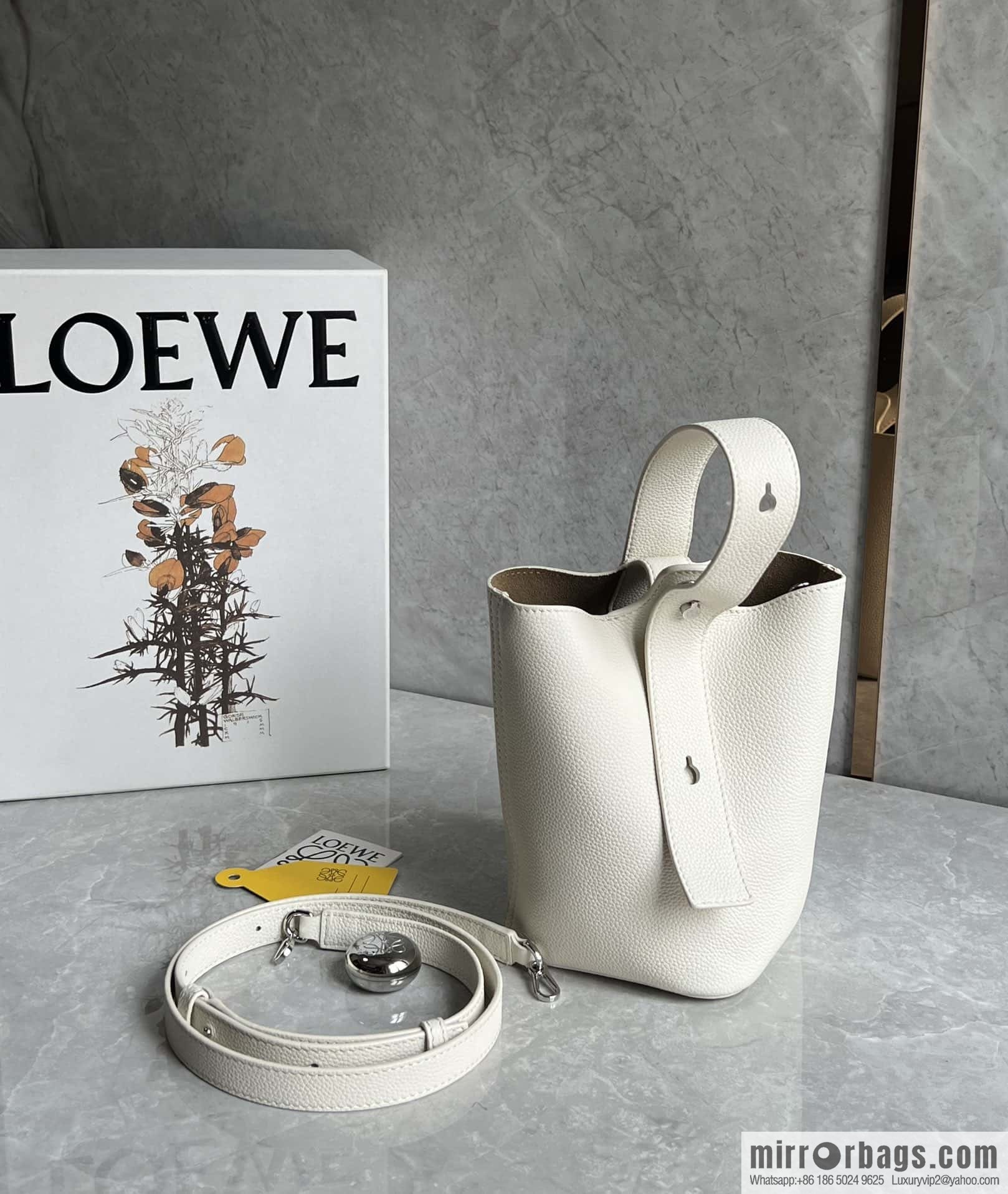 LOEWE latest 𝑷𝒆𝒃𝒃𝒍𝒆 bucket bag 0705 lychee pattern white