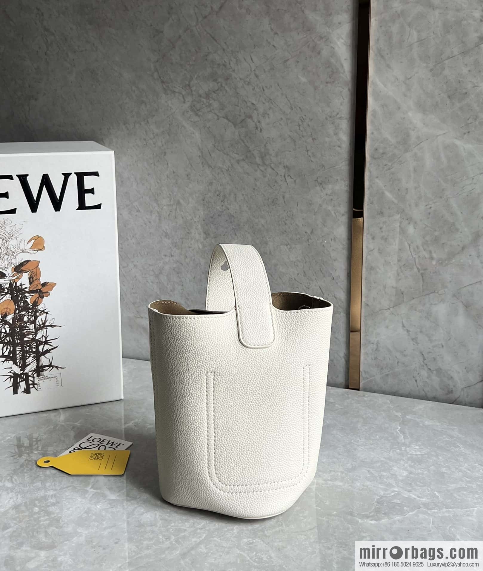 LOEWE latest 𝑷𝒆𝒃𝒃𝒍𝒆 bucket bag 0705 lychee pattern white