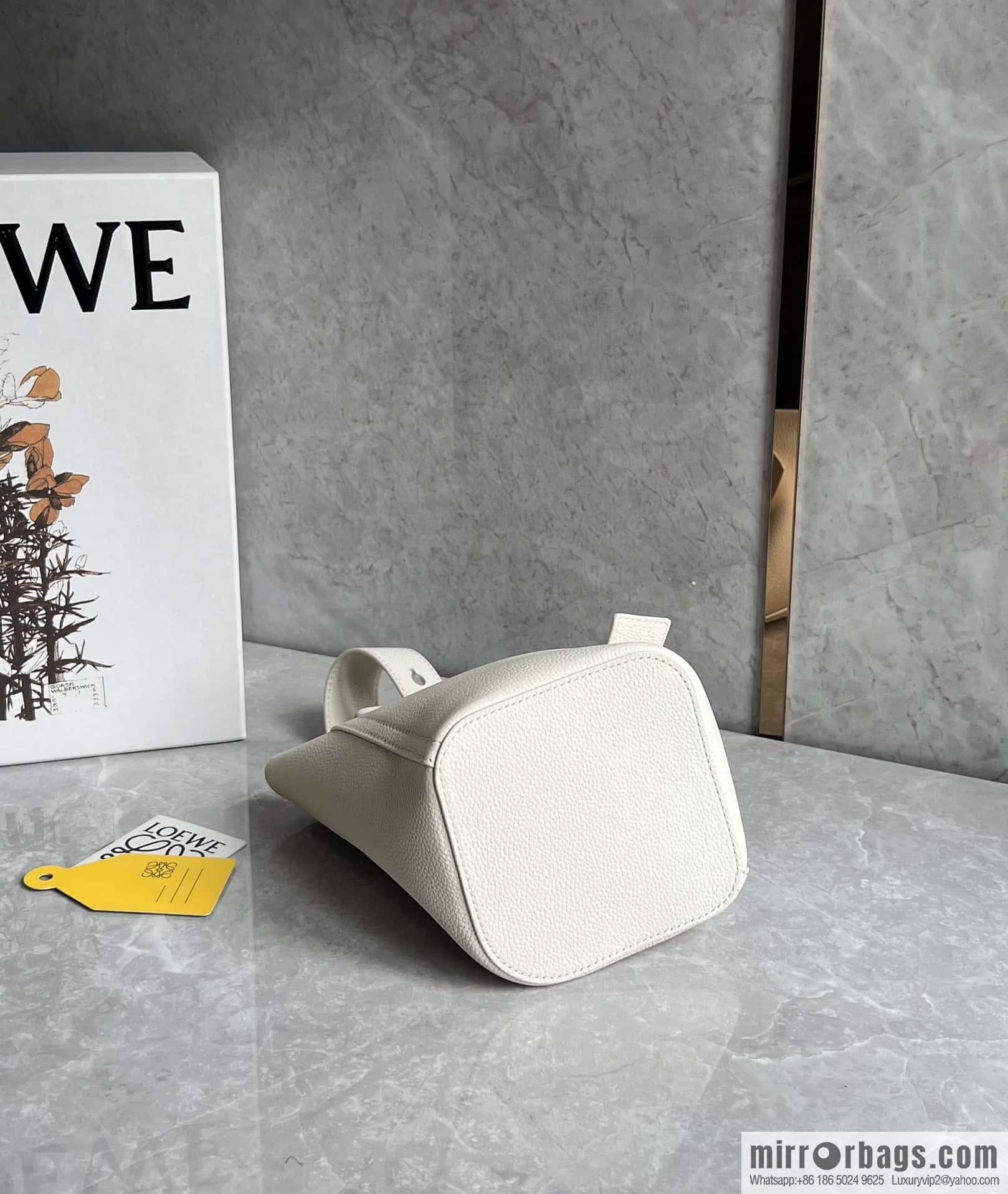 LOEWE latest 𝑷𝒆𝒃𝒃𝒍𝒆 bucket bag 0705 lychee pattern white