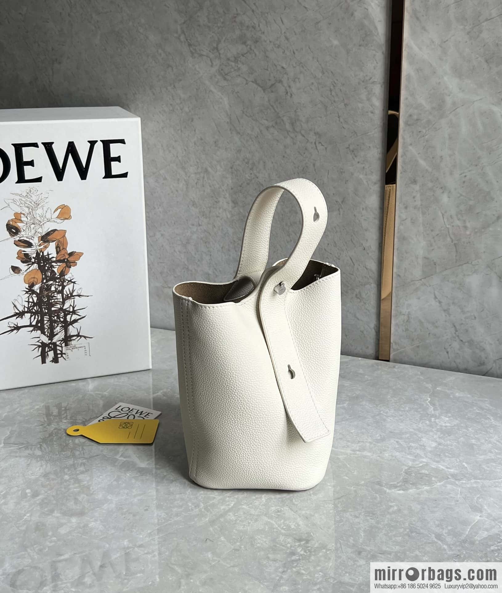 LOEWE latest 𝑷𝒆𝒃𝒃𝒍𝒆 bucket bag 0705 lychee pattern white
