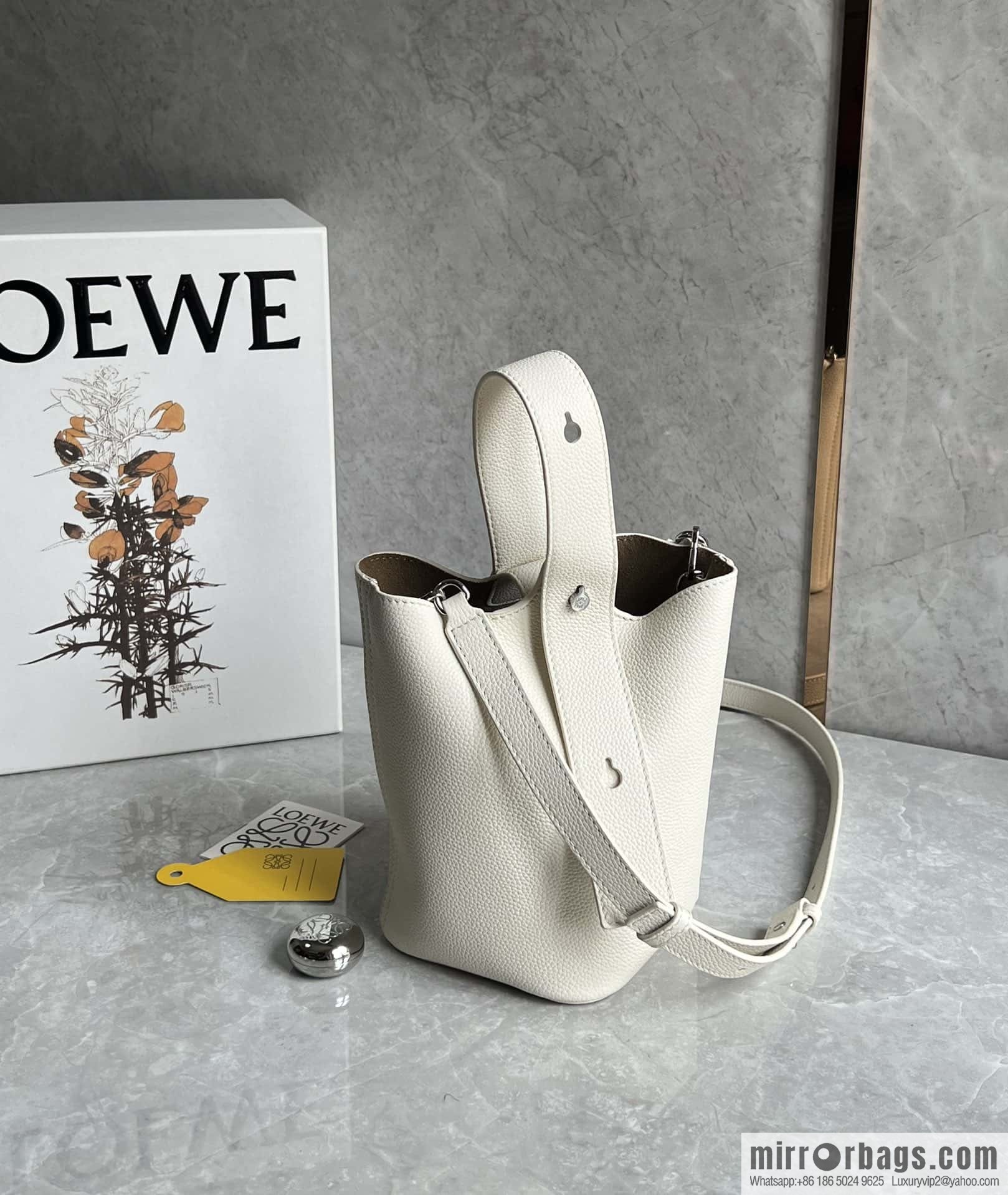 LOEWE latest 𝑷𝒆𝒃𝒃𝒍𝒆 bucket bag 0705 lychee pattern white