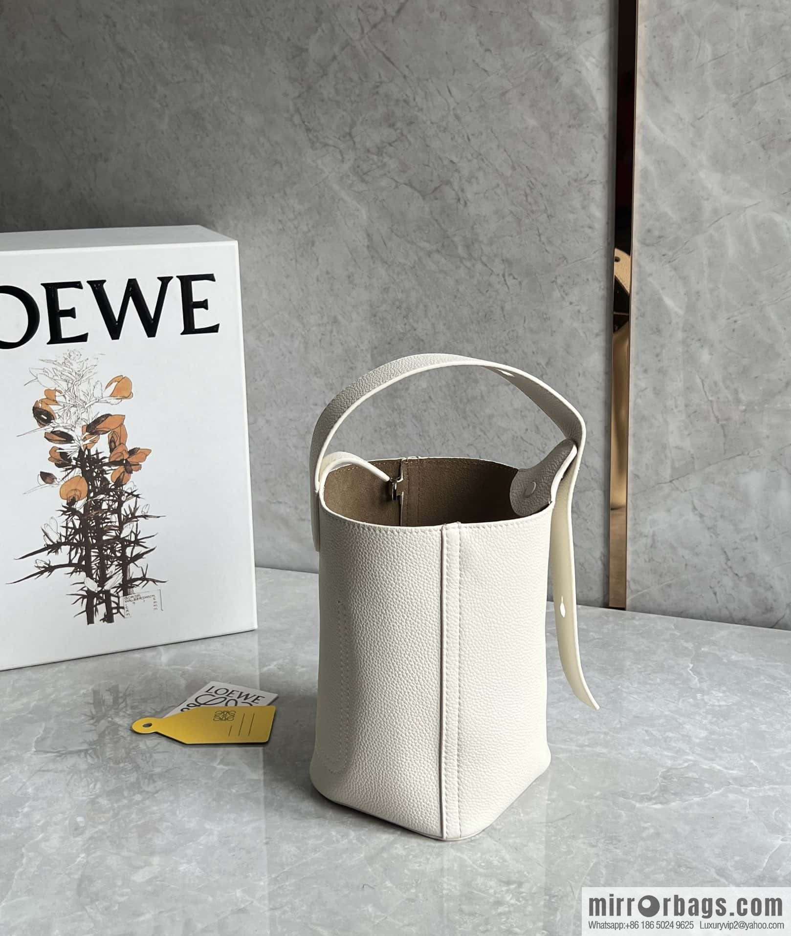 LOEWE latest 𝑷𝒆𝒃𝒃𝒍𝒆 bucket bag 0705 lychee pattern white