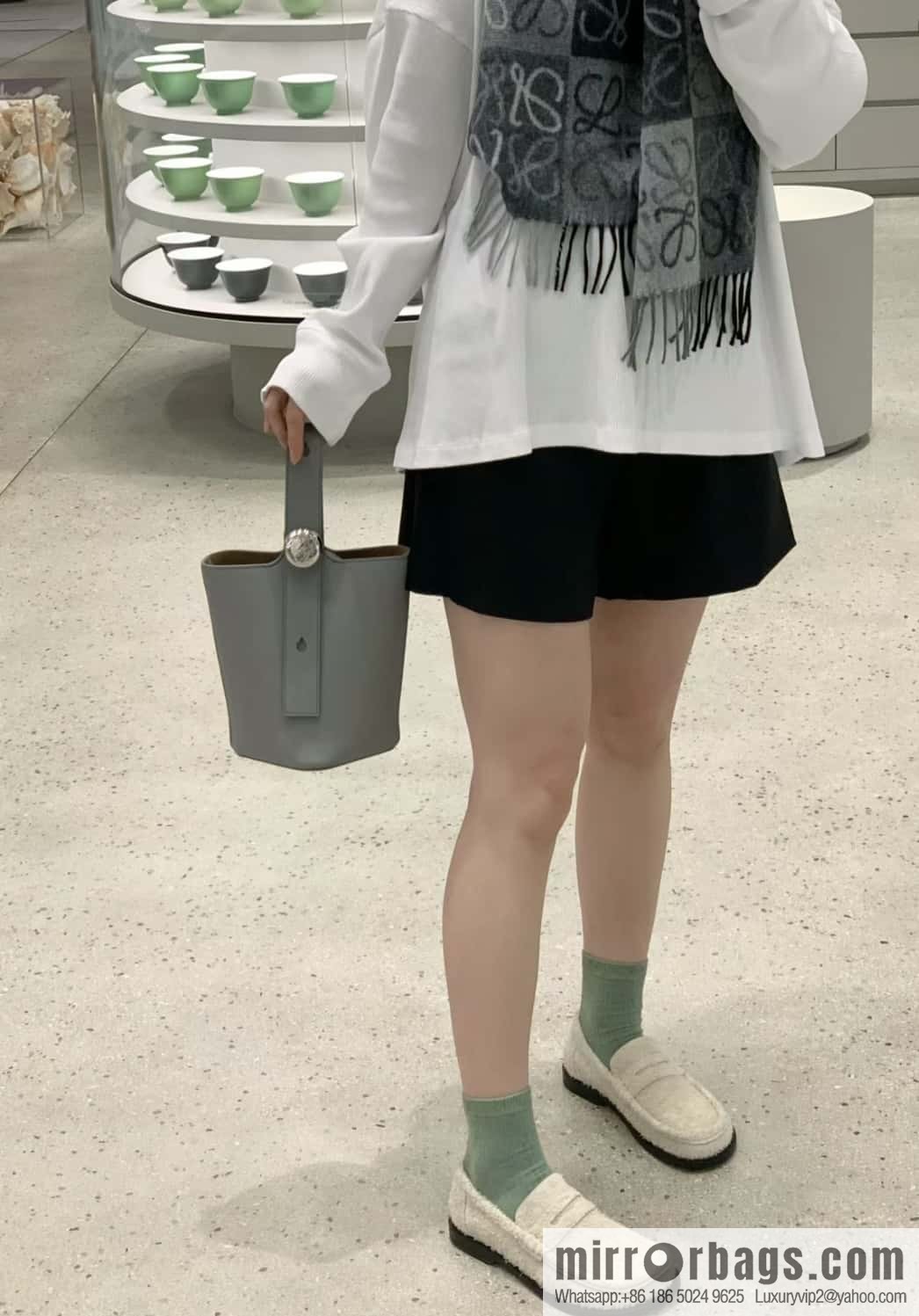 LOEWE latest 𝑷𝒆𝒃𝒃𝒍𝒆 bucket bag 0705 lychee pearl gray