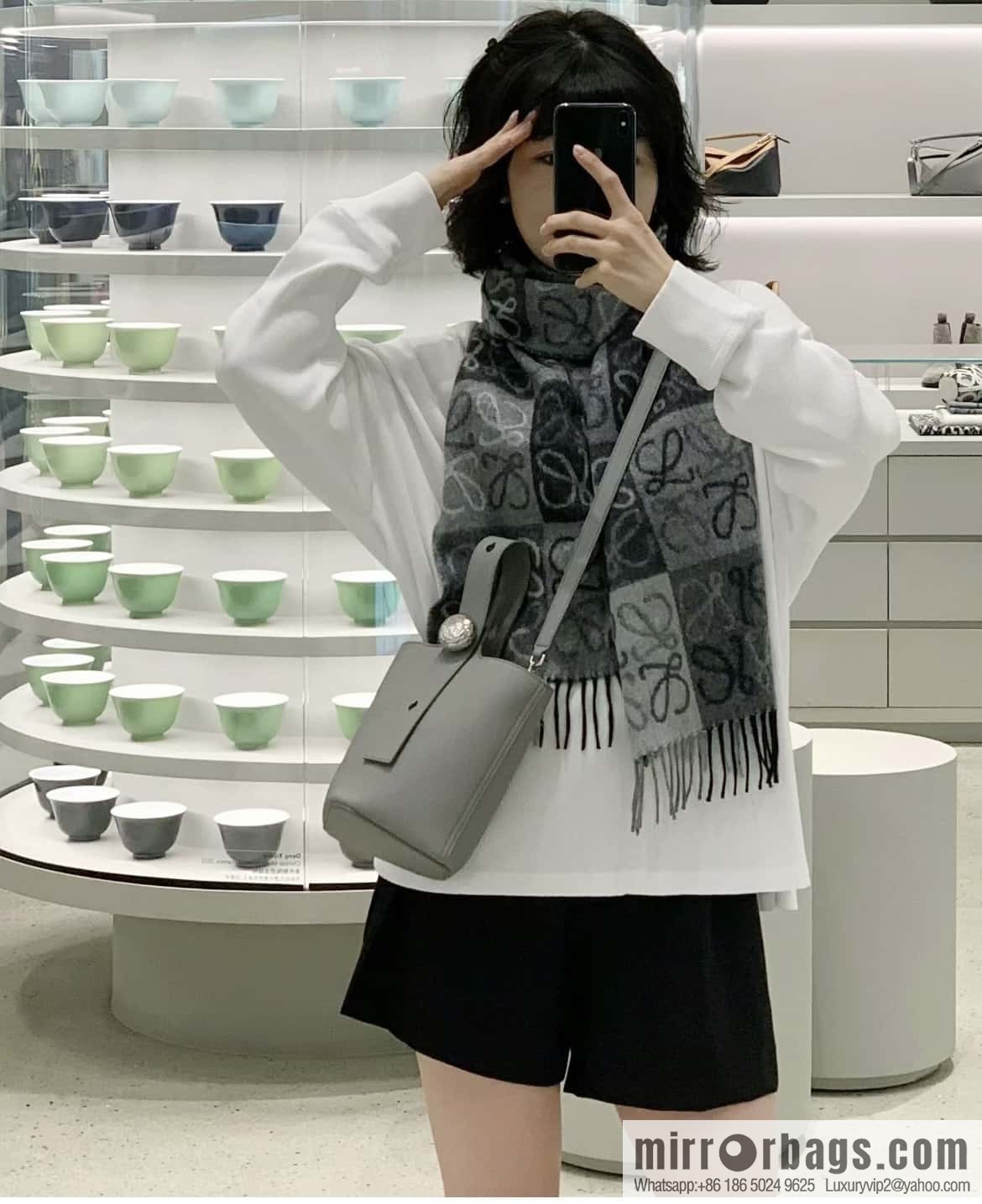 LOEWE latest 𝑷𝒆𝒃𝒃𝒍𝒆 bucket bag 0705 lychee pearl gray