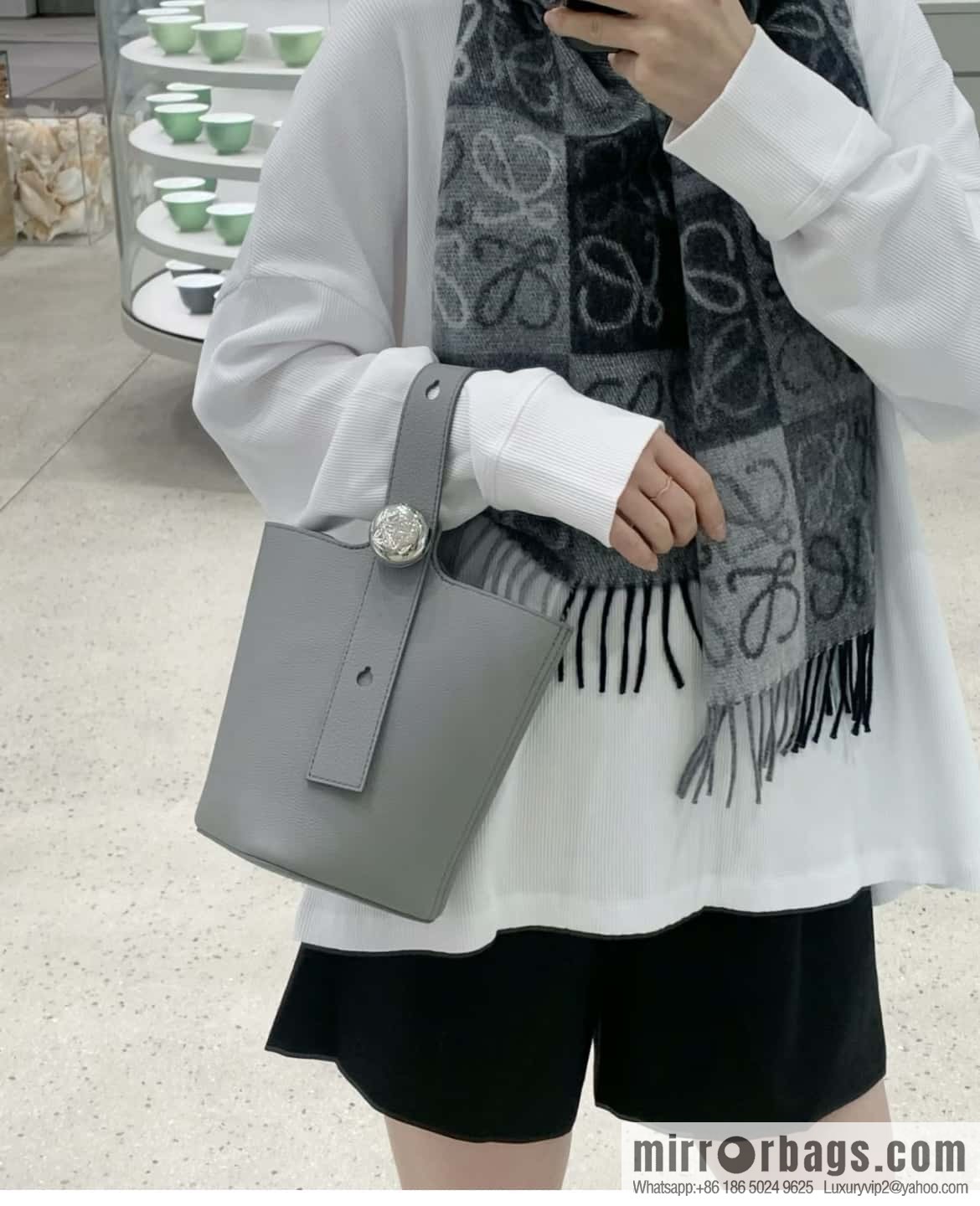 LOEWE latest 𝑷𝒆𝒃𝒃𝒍𝒆 bucket bag 0705 lychee pearl gray