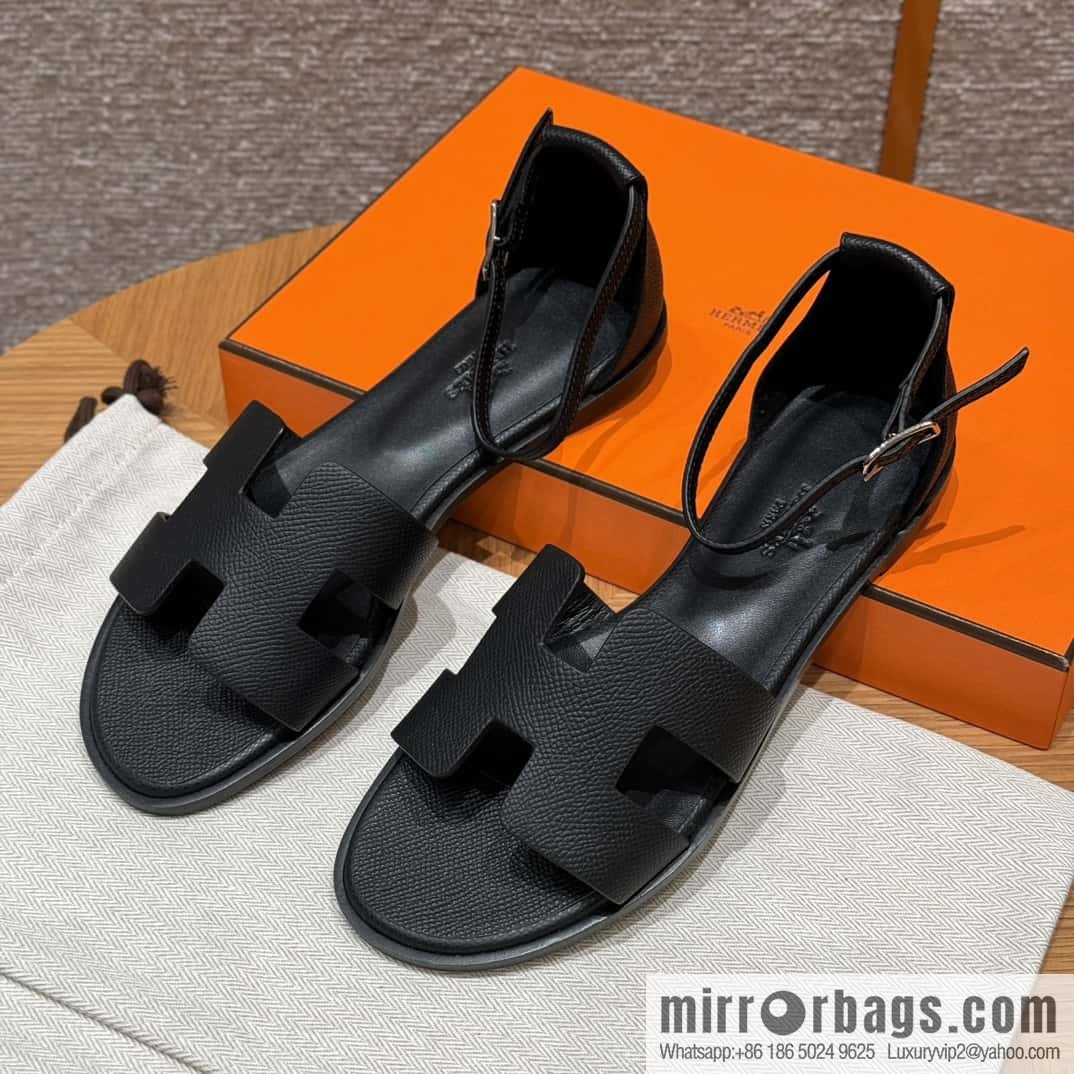 Hermès H's must-wear sandals in spring and summer