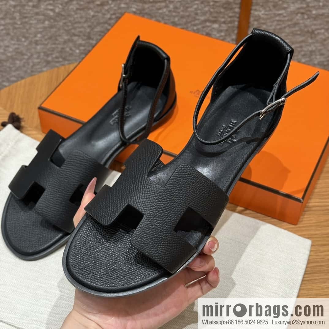 Hermès H's must-wear sandals in spring and summer
