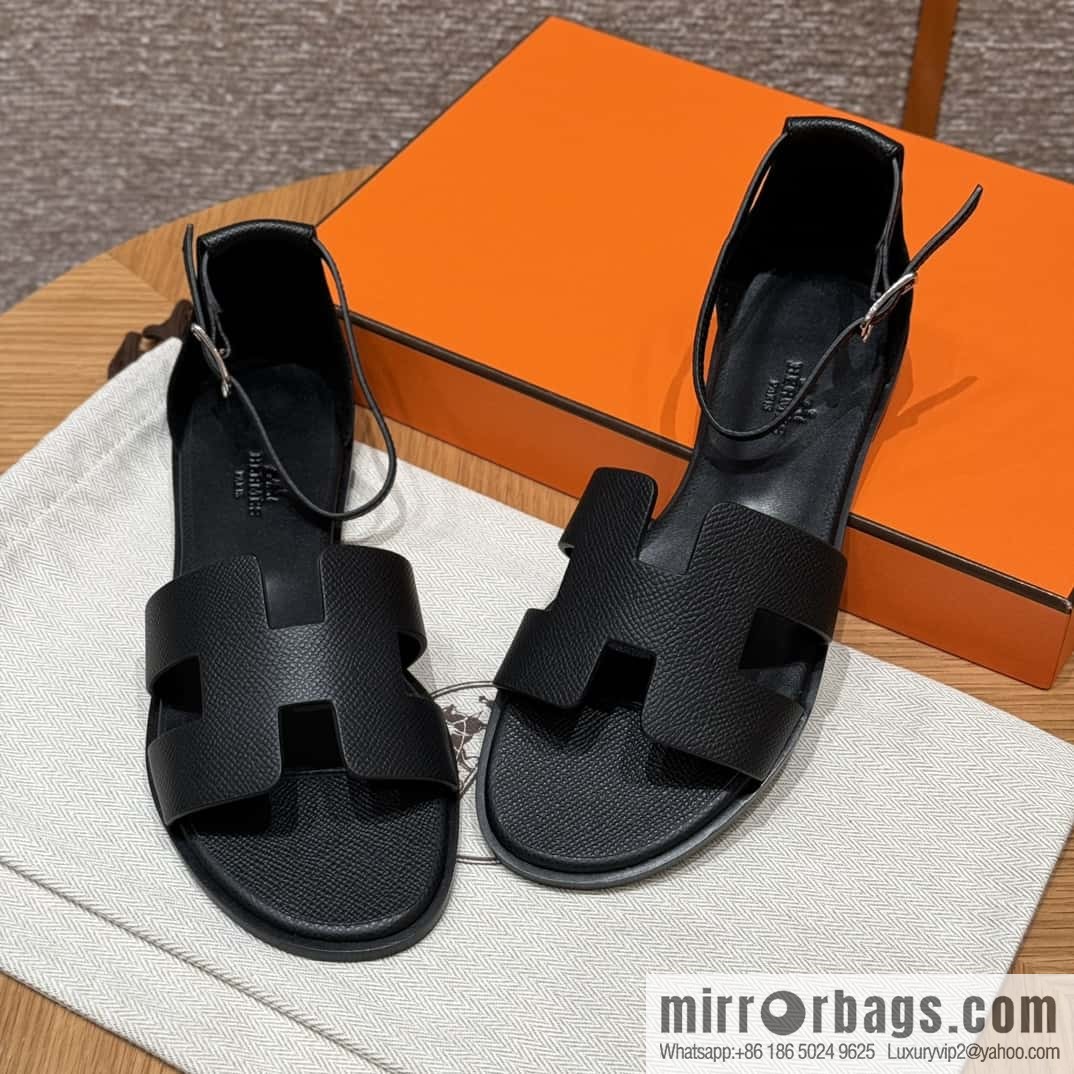 Hermès H's must-wear sandals in spring and summer