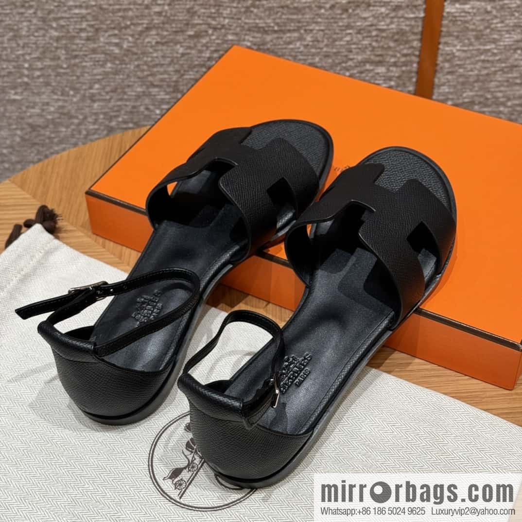 Hermès H's must-wear sandals in spring and summer