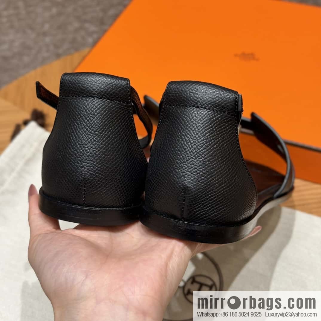 Hermès H's must-wear sandals in spring and summer