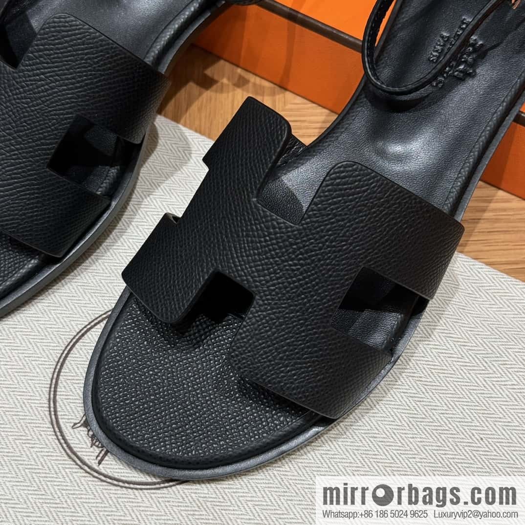 Hermès H's must-wear sandals in spring and summer