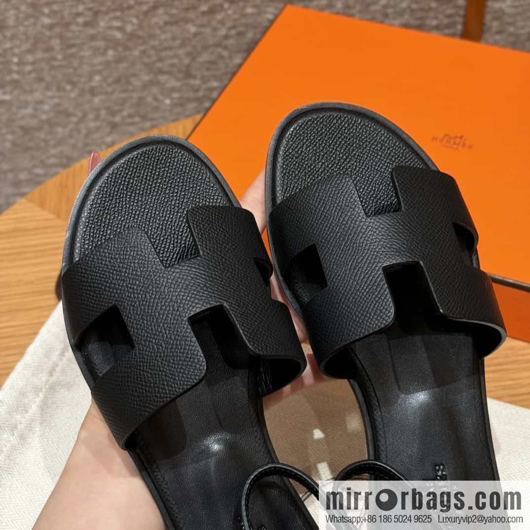 Hermès H's must-wear sandals in spring and summer