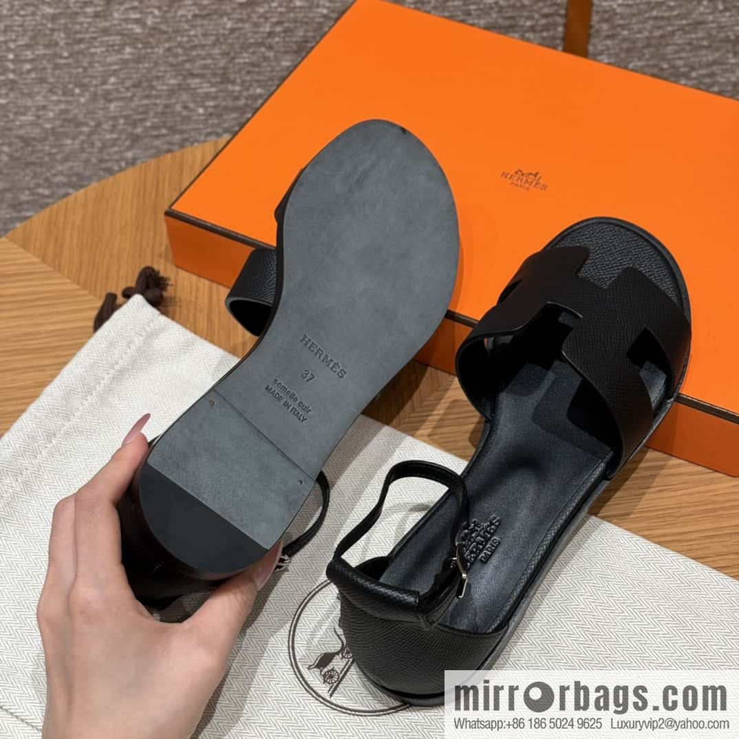 Hermès H's must-wear sandals in spring and summer