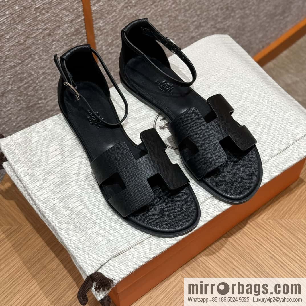 Hermès H's must-wear sandals in spring and summer