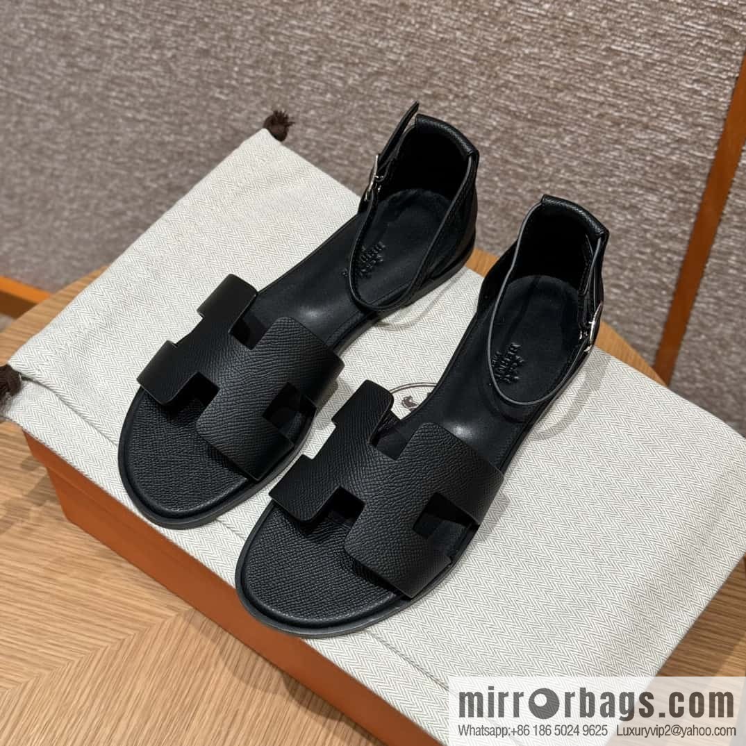 Hermès H's must-wear sandals in spring and summer