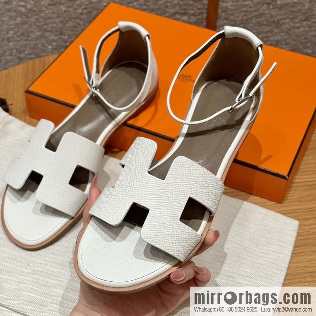 Hermès H's must-wear sandals in spring and summer