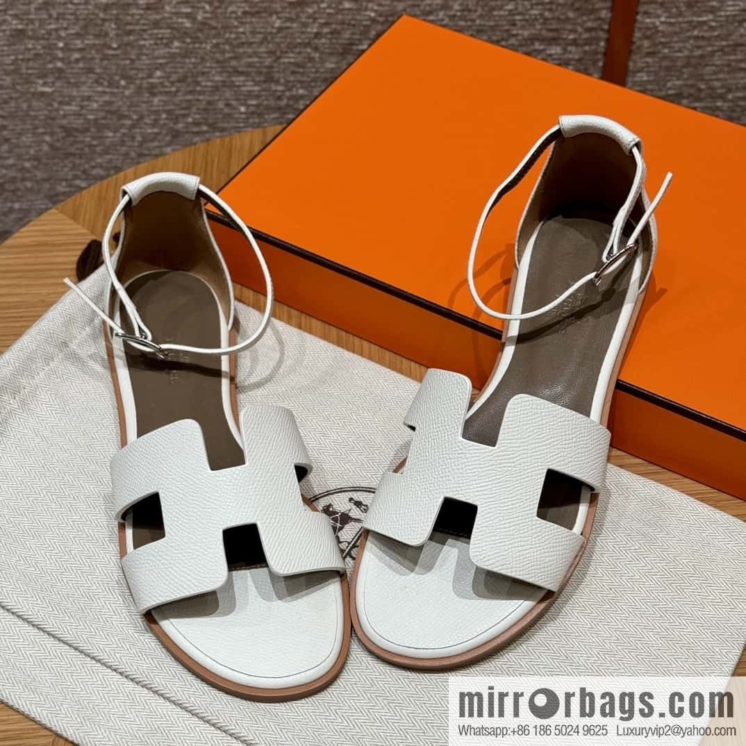 Hermès H's must-wear sandals in spring and summer