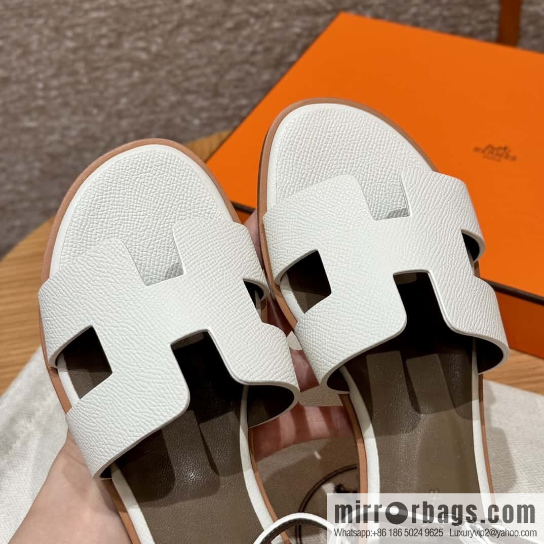 Hermès H's must-wear sandals in spring and summer