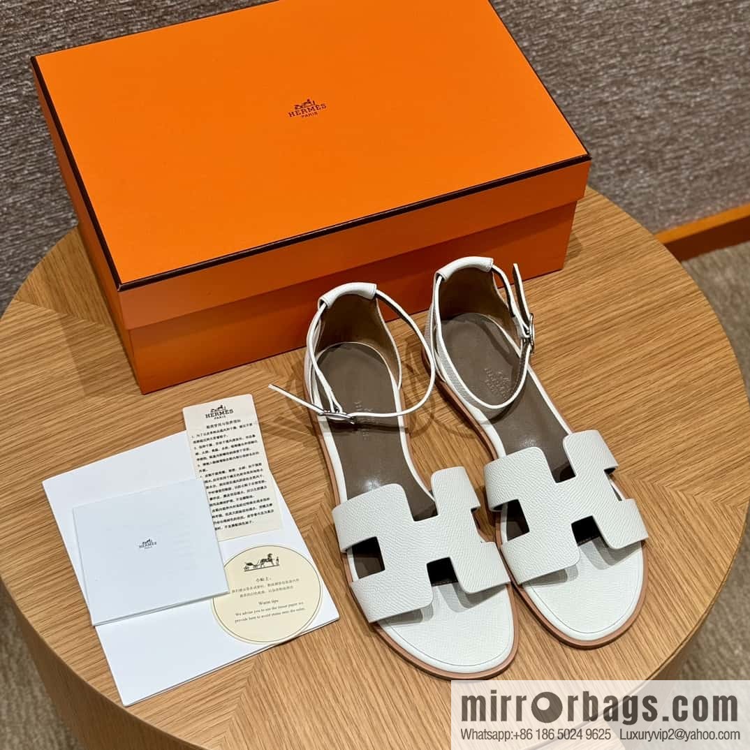 Hermès H's must-wear sandals in spring and summer