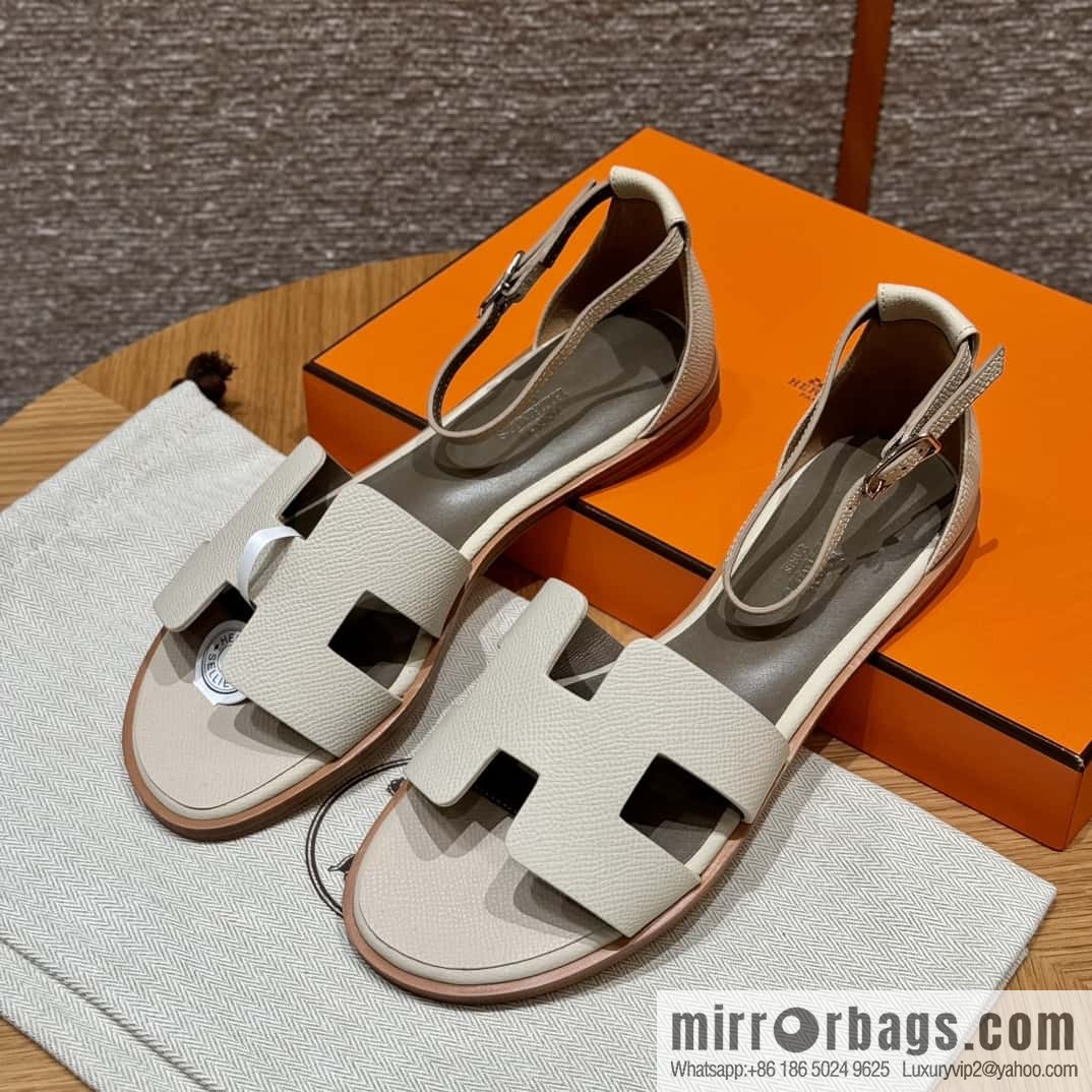Hermès H's must-wear sandals in spring and summer