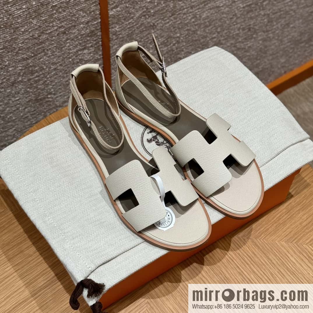 Hermès H's must-wear sandals in spring and summer
