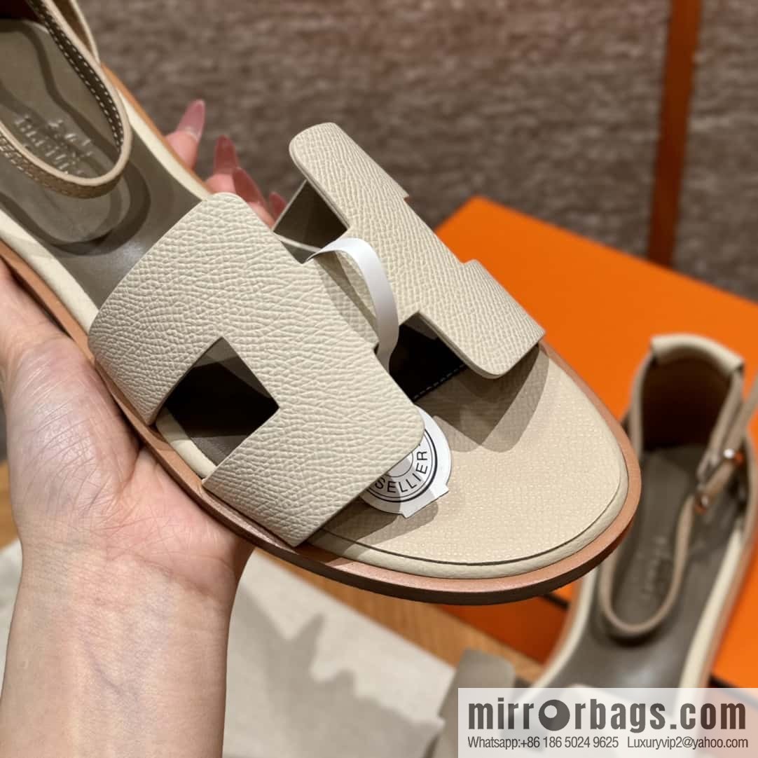 Hermès H's must-wear sandals in spring and summer