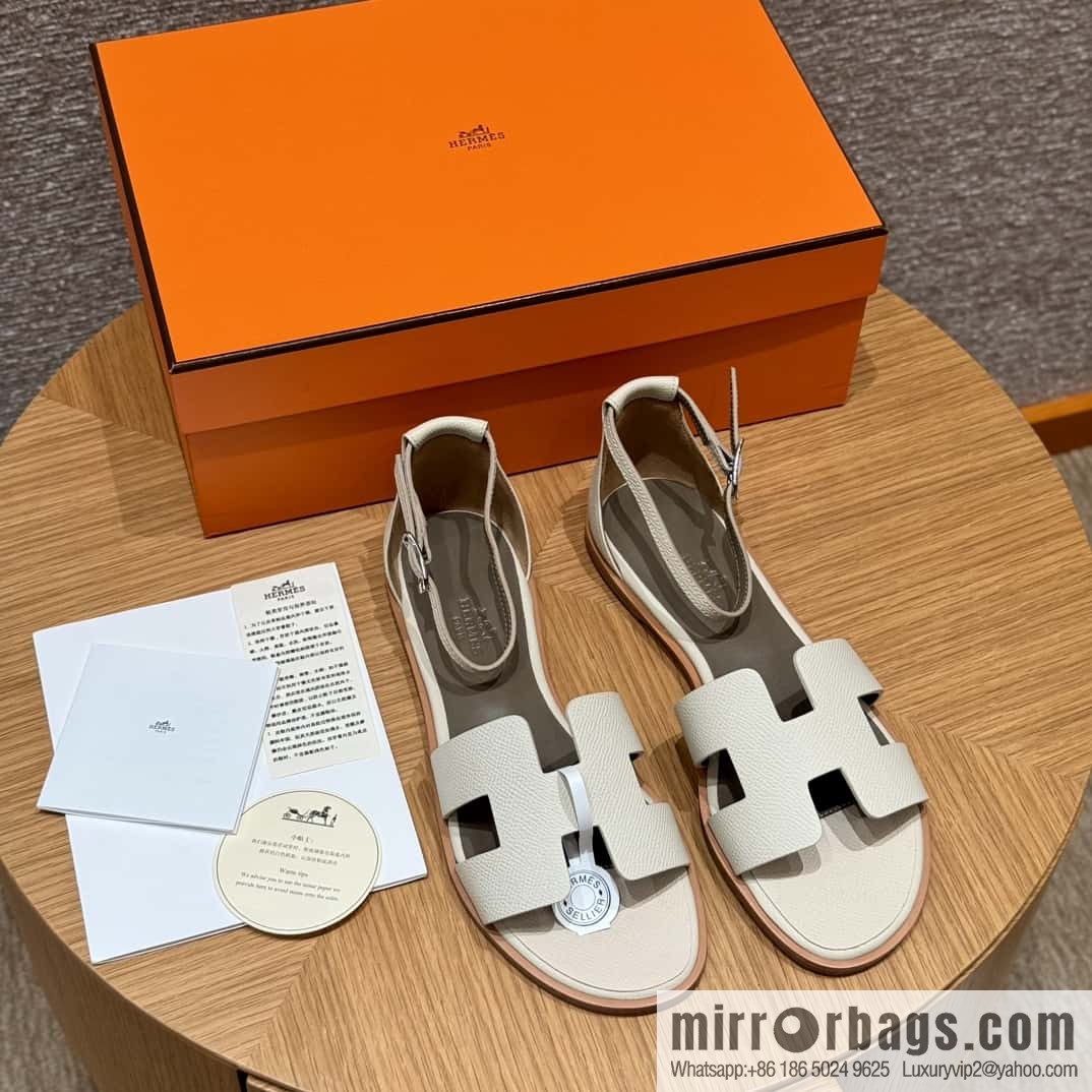 Hermès H's must-wear sandals in spring and summer