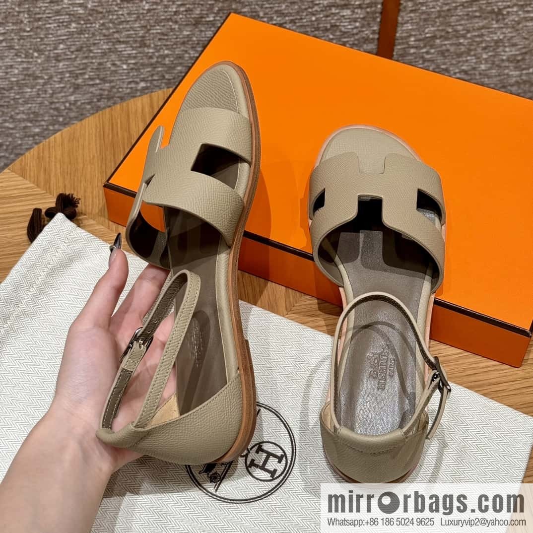 Hermès H's must-wear sandals in spring and summer
