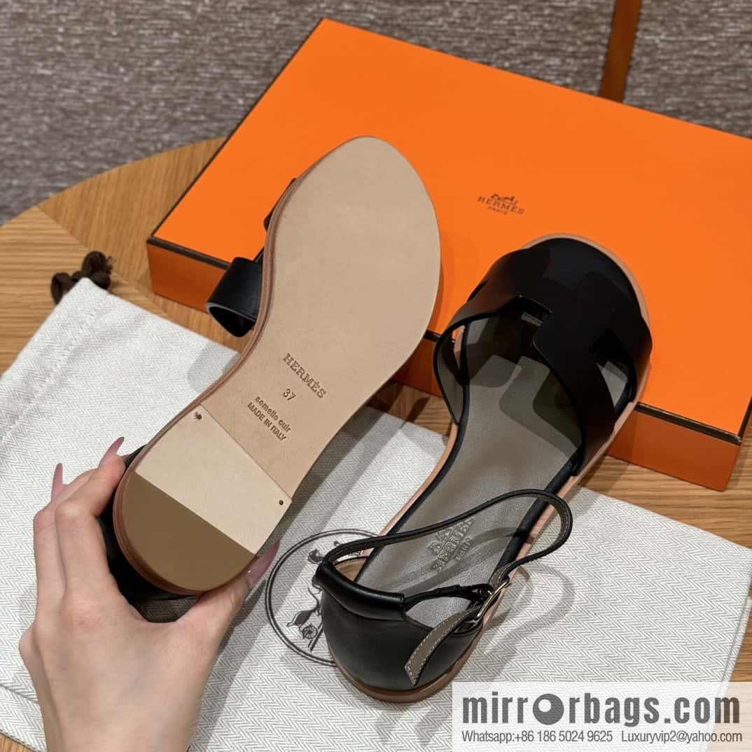 Hermès H's must-wear sandals in spring and summer