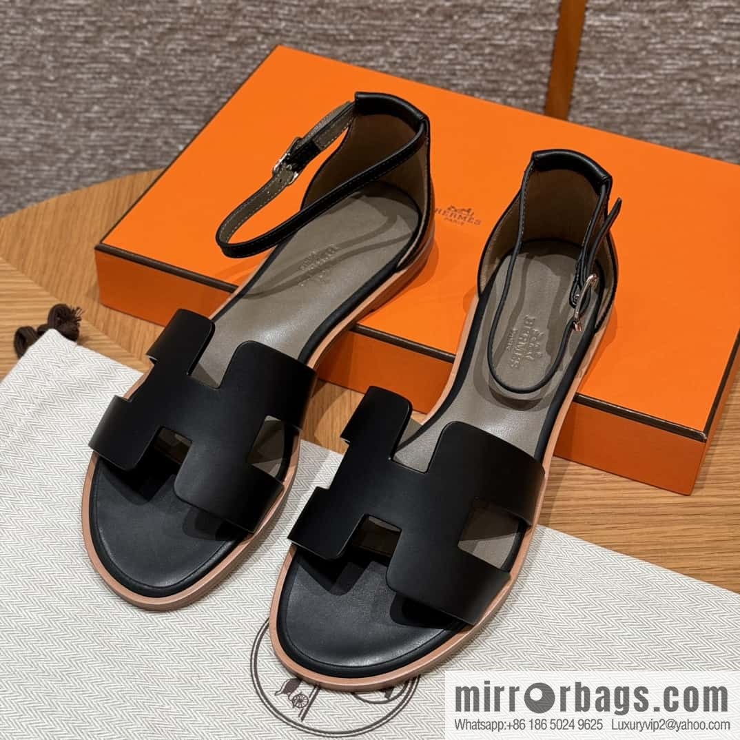 Hermès H's must-wear sandals in spring and summer