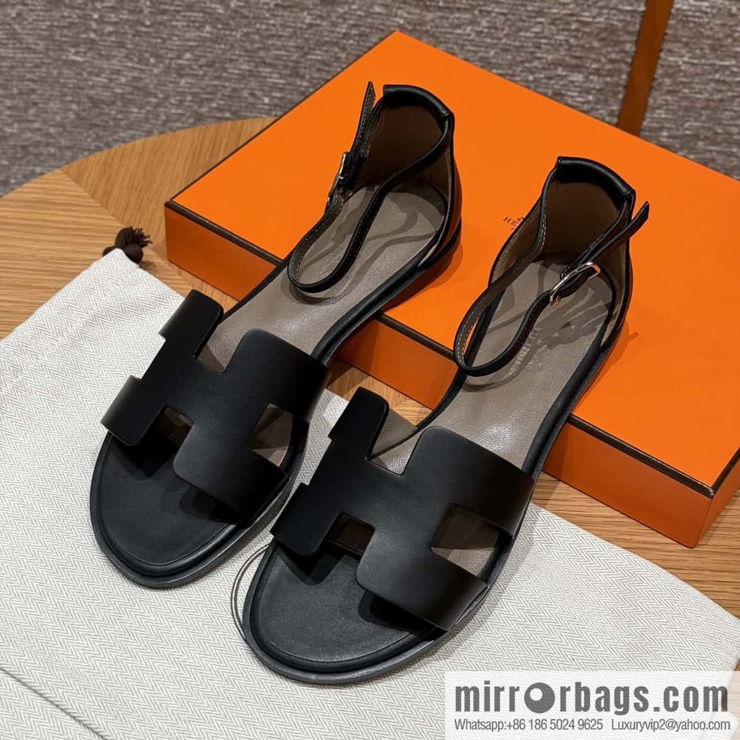 Hermès H's must-wear sandals in spring and summer