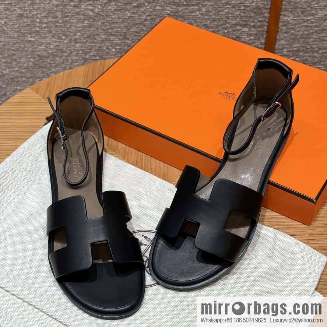 Hermès H's must-wear sandals in spring and summer