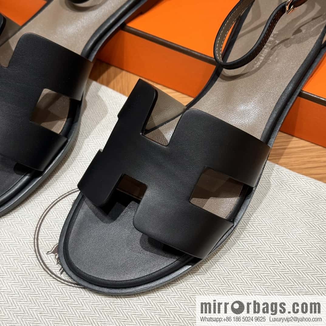 Hermès H's must-wear sandals in spring and summer