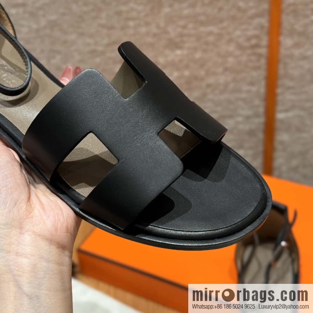 Hermès H's must-wear sandals in spring and summer