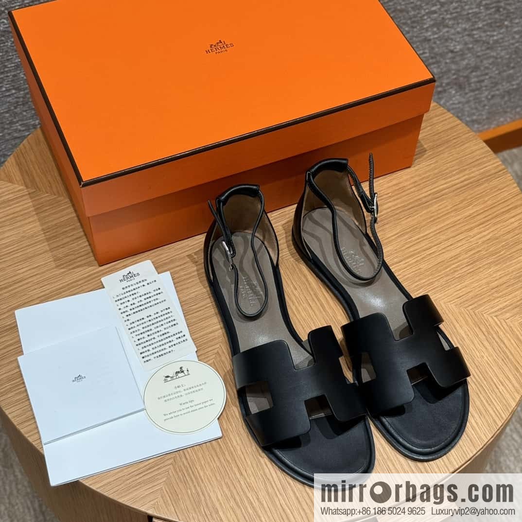 Hermès H's must-wear sandals in spring and summer