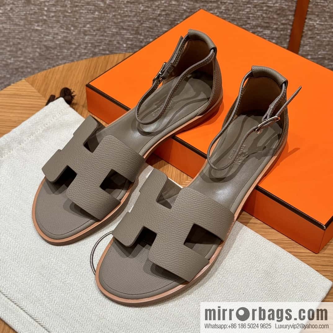 Hermès H's must-wear sandals in spring and summer