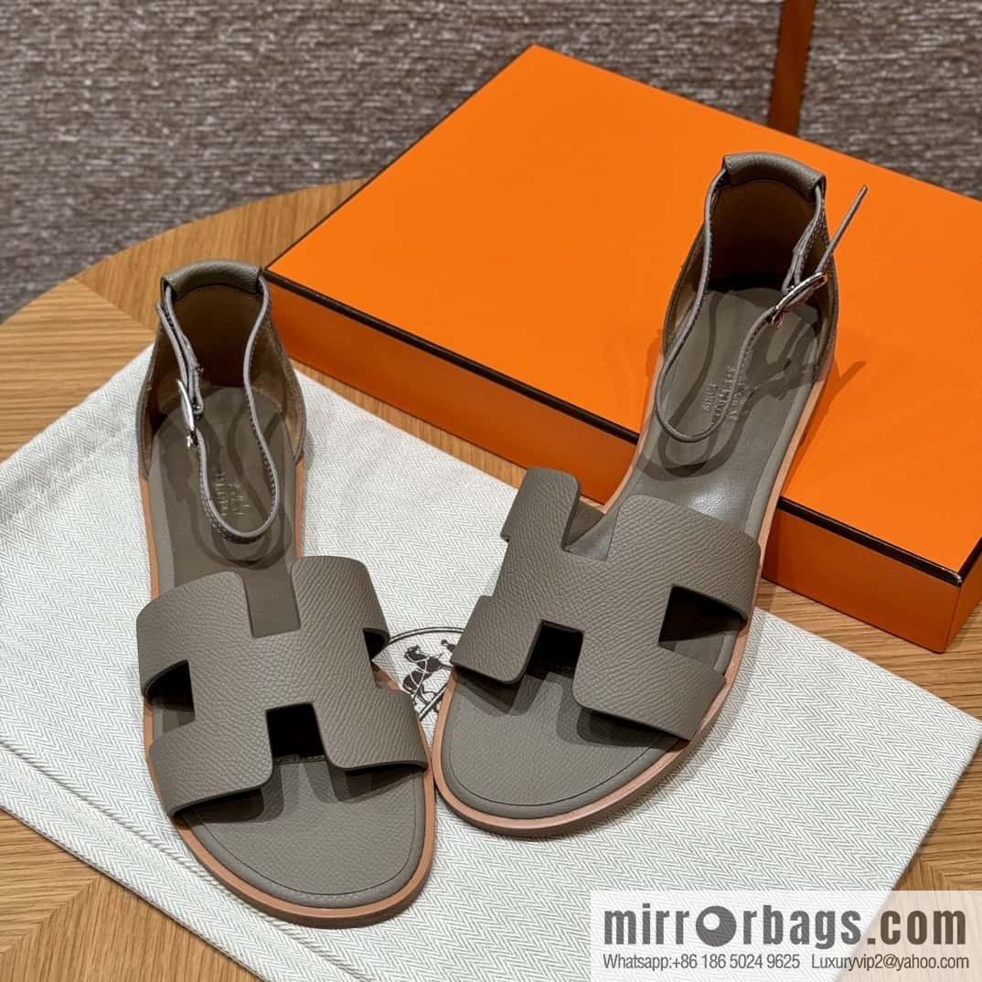 Hermès H's must-wear sandals in spring and summer