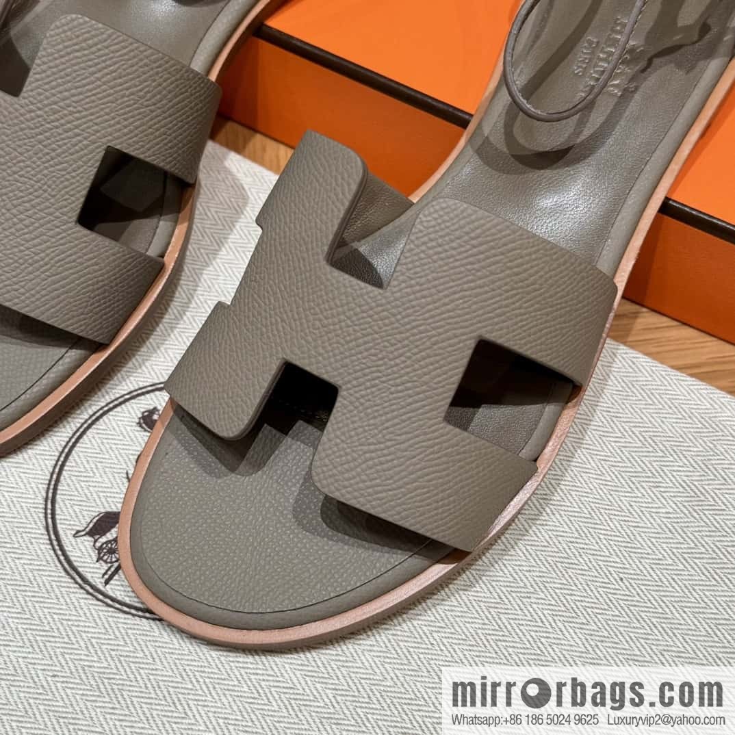 Hermès H's must-wear sandals in spring and summer