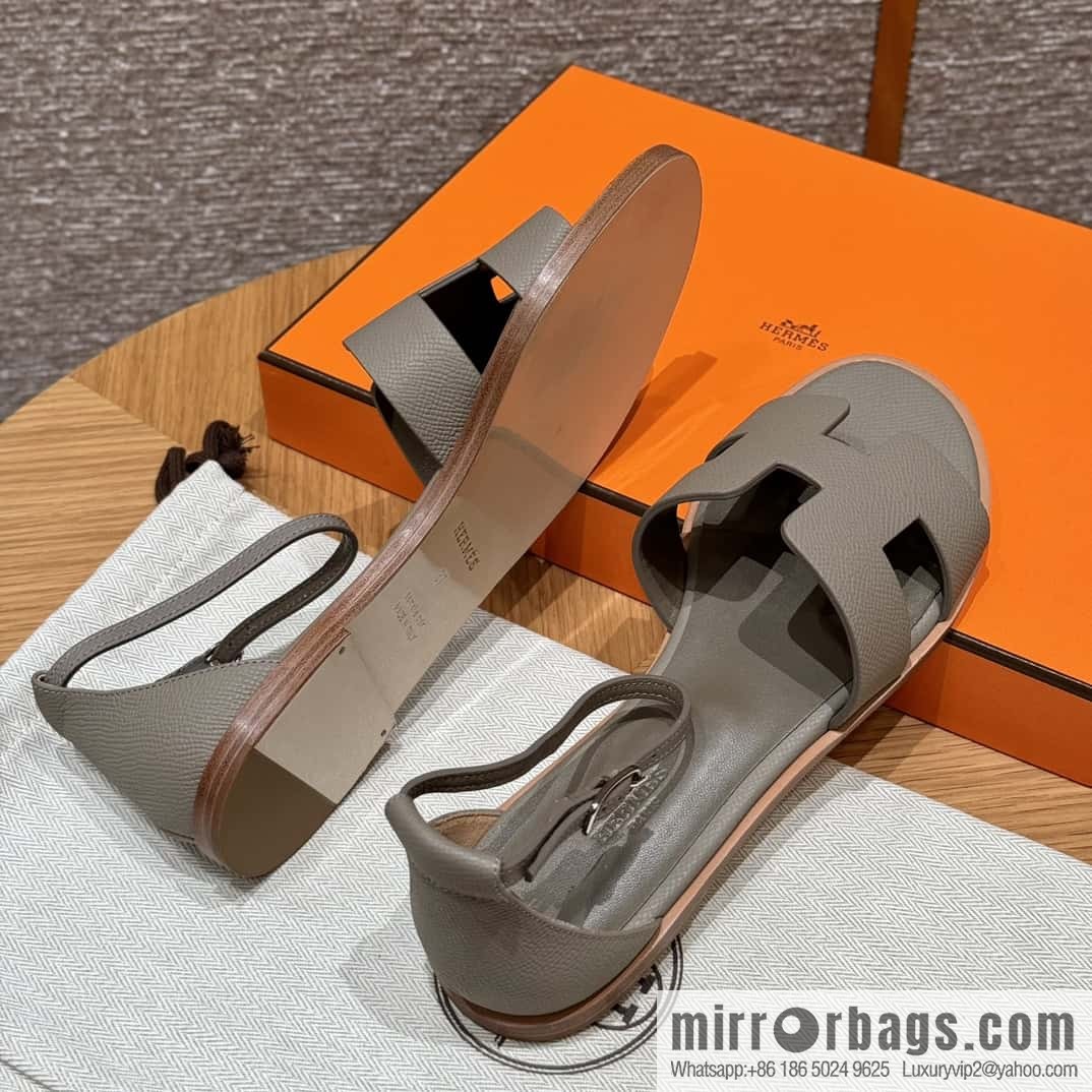 Hermès H's must-wear sandals in spring and summer